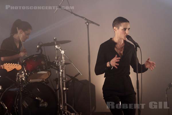 SAVAGES - 2013-10-31 - PARIS - Grande Halle de La Villette - Camille Berthomier - Fay Milton